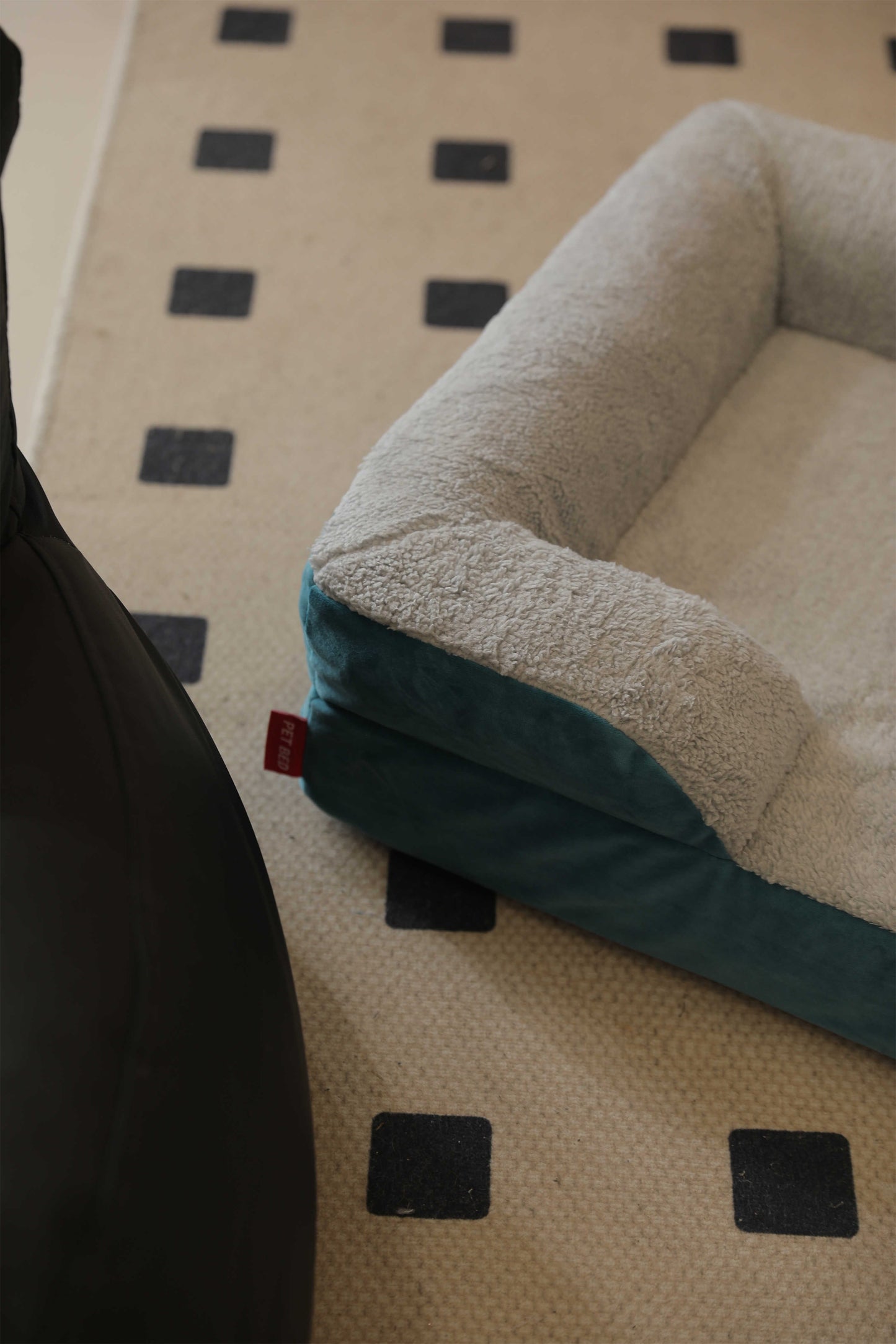 CONCAVE ARCTIC VELVET PET SOFA
