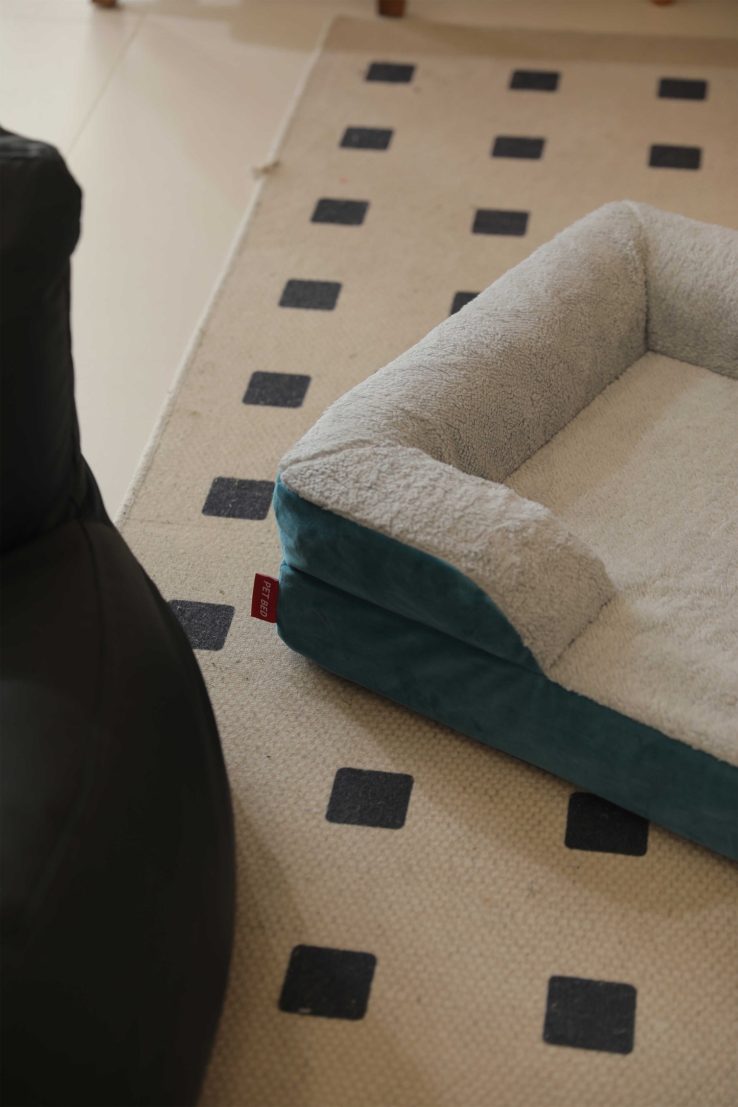 CONCAVE ARCTIC VELVET PET SOFA