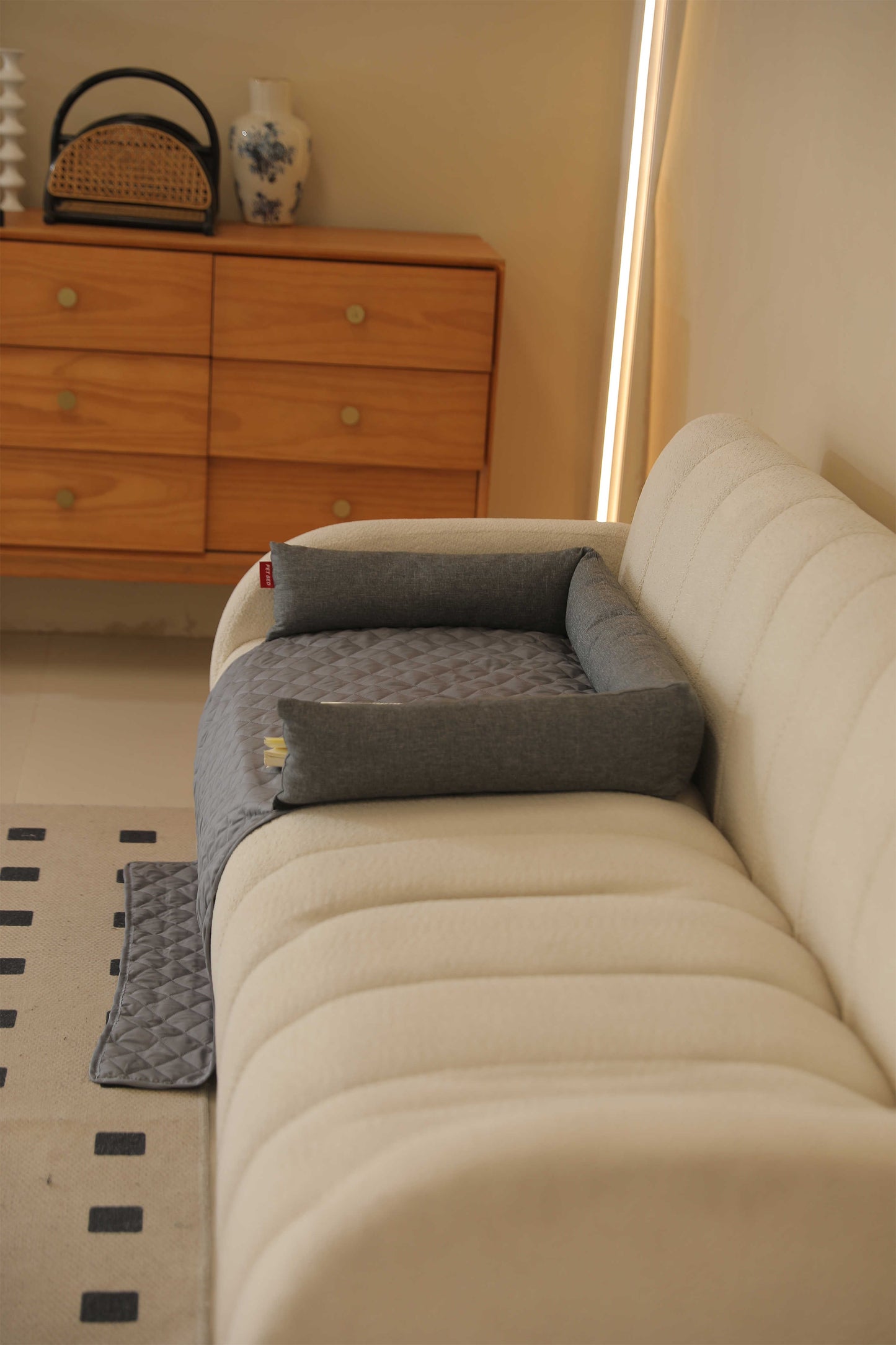 SPRING TEXTILE PET SOFA WITH THREE-SIDED PILLOWS